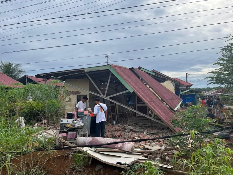 Foto : Rumah Yang Terkena Guncangan Gempa,Jumat (23/05) Dini Hari