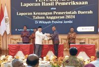 Bupati Kerinci Monadi Menerima Laporan Keuangan Daerah dengan Opini WTP
