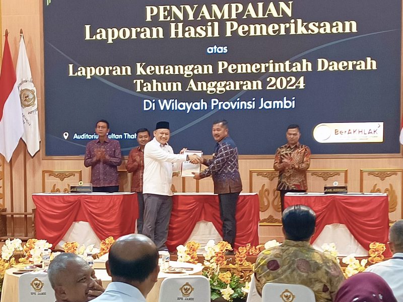Bupati Kerinci Monadi Menerima Laporan Keuangan Daerah dengan Opini WTP