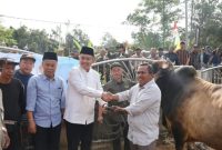 Walikota Sungai Penuh Serahkan Bantuan Sapi Qurban Presiden Prabowo