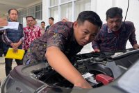Bupati Monadi melakukan pengecekan kendaraan dinas di Lngkup Pemkab Kerinci
