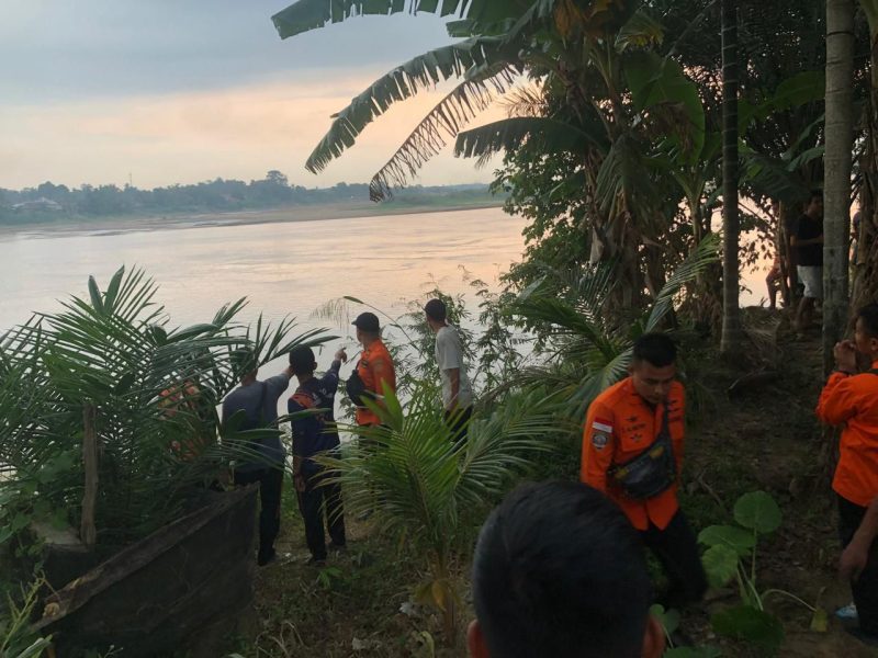 Pencarian Remaja Hilang di Sungai Batanghari