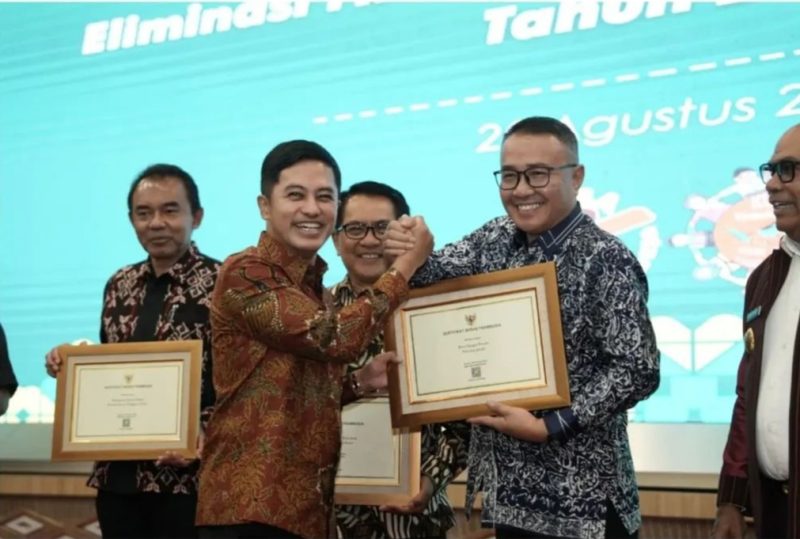 Wako Alfin Terima Sertifikat Eliminasi dari Kementerian Kesehatan