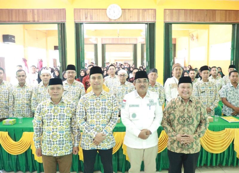 Bupati Tanjung Jabung Barat Anwar Sadat