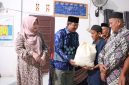 Bupati Anwar Sadat Serahkan Bantuan Sembako di Batara,Kamis (04/09/2025)