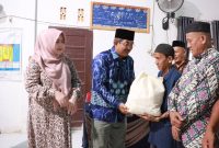 Bupati Anwar Sadat Serahkan Bantuan Sembako di Batara,Kamis (04/09/2025)