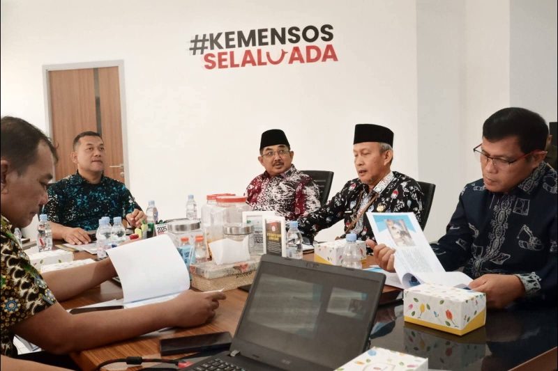 Bupati Anwar Sadat Matangkan Rencana Sekolah Rakyat Bersama Kemensos RI