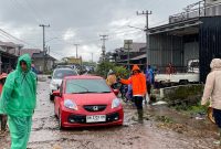 Bupati Monadi Turun Langsung Tinjau Banjir