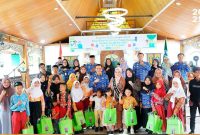 Bupati Batang Hari Fadhil Arief dan Bunda Zulva Serahkan 10.428 Seragam Sekolah untuk Siswa TK, SD, SMP,Rabu (17/09/2025)