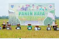 Bupati Fadhil Arief Hadiri Panen Raya dan Percepatan Tanam IP-2 di Batang Hari