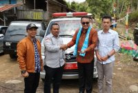 Wako Alfin Serahkan Mobil Ambulan Untuk Warga RKE