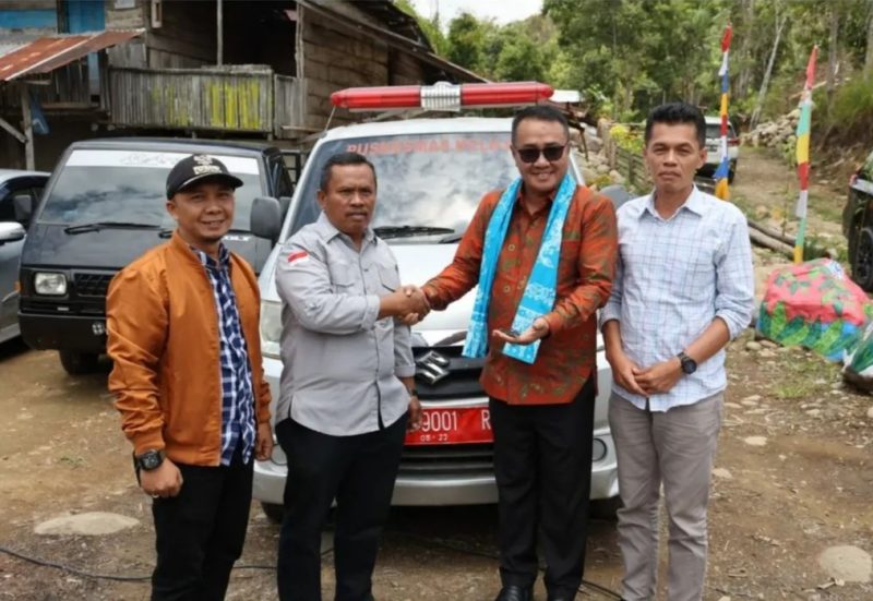 Wako Alfin Serahkan Mobil Ambulan Untuk Warga RKE