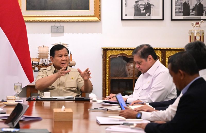 Presiden Prabowo Rapat dengan jajaran Menteri Kabinet Merah Putih