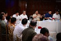 Presiden Prabowo pimpin rapat kabinet bahas Program Makan Bergizi Gratis, ketahanan pangan,Minggu 28/09/2025