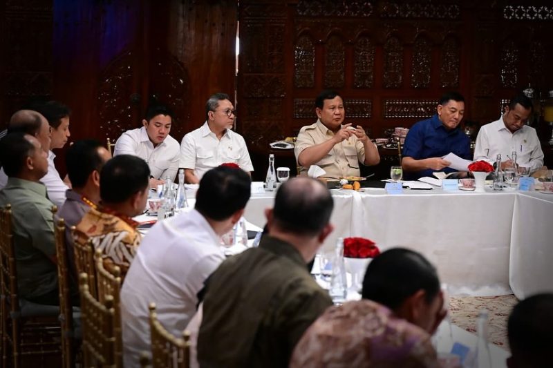 Presiden Prabowo pimpin rapat kabinet bahas Program Makan Bergizi Gratis, ketahanan pangan,Minggu 28/09/2025