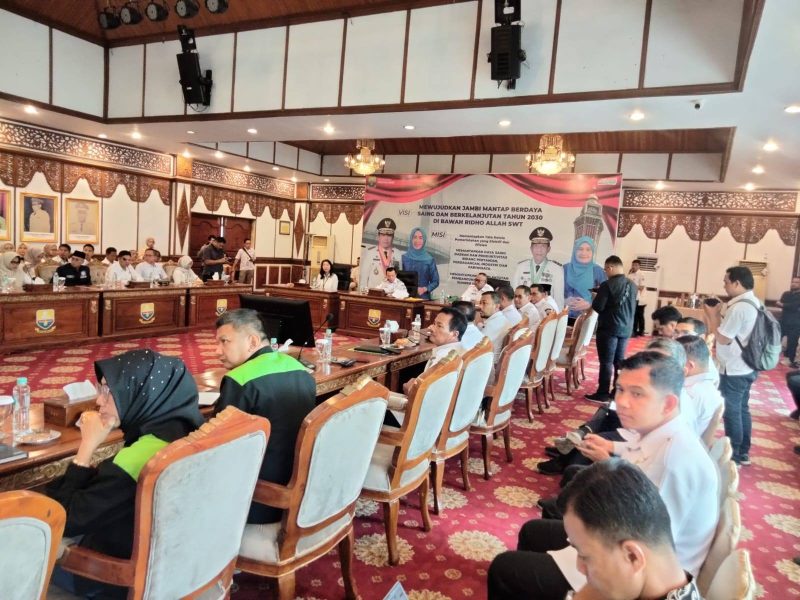 Gubernur Al Haris Pimpin Rapat Program 3 Juta Rumah di Auditorium Rumah Dinas Gubernur Jambi,Rabu (10/09/2025)