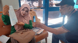 Foto : Anike Maulana Seorang ASN di Kabupaten Dhamasray Sumbar Yang Dipecat dari ASN tampa kejelasan,Minta Keadilan di Kantor PWI Sumbar (Dok : Istimewa)