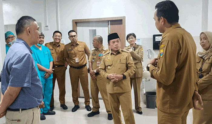 Gubernur Jambi Al Haris turun langsung ke RSUD Raden Mattaher untuk memastikan kesiapan rumah sakit menjalankan operasi bedah jantung pertama di Provinsi Jambi, Senin 27 Oktober 2025 (Dok pariwarajambi.com)