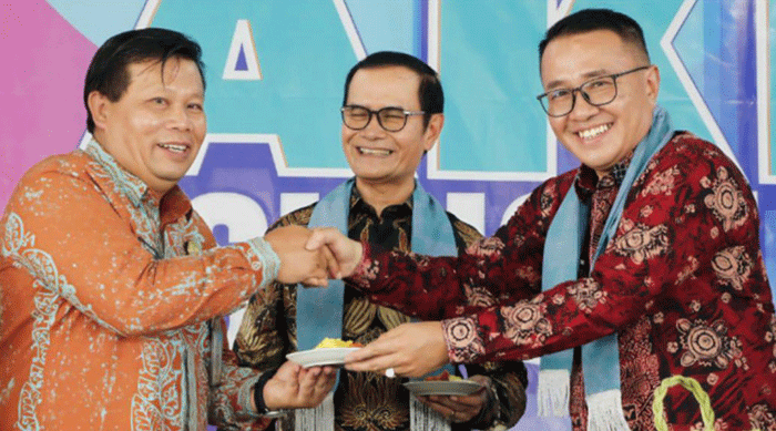 Foto : Wako Alfin Menghadiri Reuni SMP Negeri 1 Sungai Peniuh (Dok ; Diskominfosta Sungai Penuh)