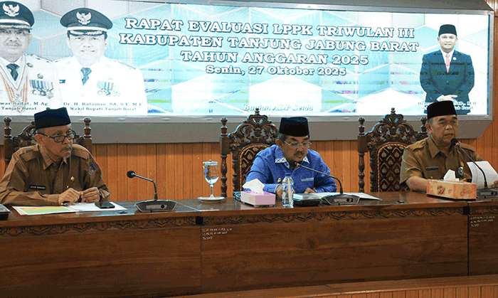 Foto : Bupati Anwar sadat Rapat Evaluasi trwulan III (Dok Pemkab Tanjab Barat)