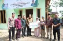 Foto : Buapti Muaro Jambi. Bambang Bayu Suseno, meresmikan rumah Hasil Bantuan Baznaz  di Desa Mudung Darat, Kecamatan Maro Sebo, Kamis 30 Oktober 2025 (Dok Diskominfo Muaro Jambi)