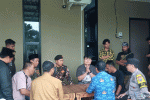 Foto: Youtuber di Jember saat didatangi Banser. (Dok :Sugianto/jatimnow.com)  