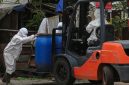 Foto : 
Dekontaminasi di area terpapar radiasi di Cikande. (ANTARA FOTO/Angga Budhiyanto  