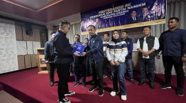 Ketua DPW NasDem Jambi Sy Fasha Menyerahkan SK Kepada Murison Sebagai Ketua DPD NasDem Kabupaten Kerinci,Jumat 10 Oktober 2025 