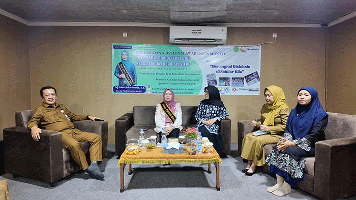 Bunda PAUD Provinsi Jambi Hj Hesnidar Haris (Tengah Putih) 