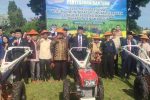 Bupati H M Syukur Serahkan 22 Unit Handtraktor ke Kelompok Tani,Rabu 01/10/2025