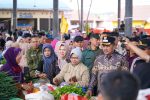 Bupati Kerinci Monadi Saat meninjau Harga barang di Pasar Tradisional (Dok.KOminfo Kerinci)