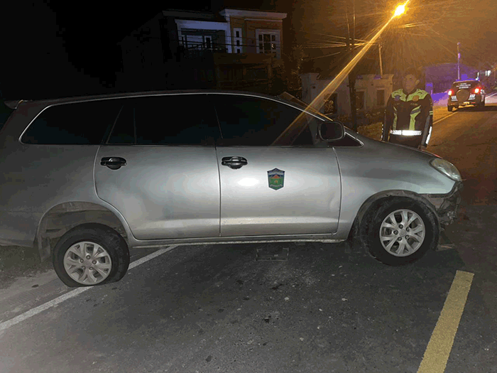 Foto : Mobil Kepala Dinas Pariwisata Kota Sungai Penuh Kecelakaan Tunggal di Sebukar,Selasa 28 Oktober 2027 (Dok : Kasat Lantas Polres Kerinci