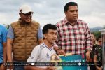 Hutri Randa (Kanan) Sat Penyerahan Hadiah Dandin  Cup .Rabu 02/10/2025