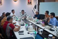 Sekretaris Kabinet Teddy Indra Wijaya Rapat Dengan Jajaran Menteri Ketenaga Kerjaan,Jumat 10 Oktober 2025 (Dok Seskab)