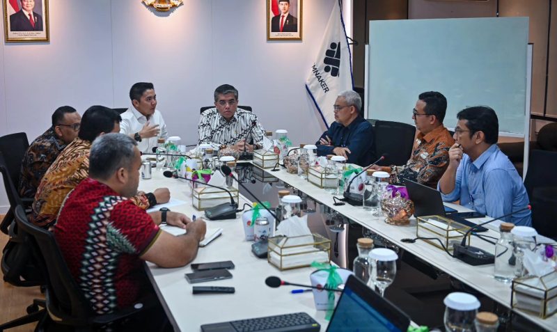 Sekretaris Kabinet Teddy Indra Wijaya Rapat Dengan Jajaran Menteri Ketenaga Kerjaan,Jumat 10 Oktober 2025 (Dok Seskab)