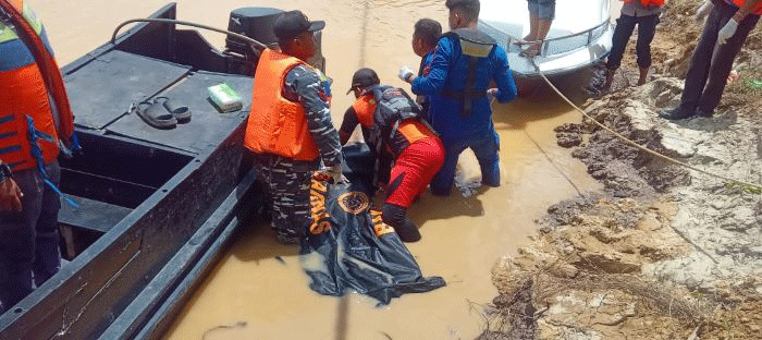 Foto : Evakuasi Mayat di Sungai Batang Hari (Dok :Basarnas Jambi)