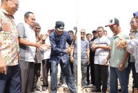 Foto : Wakil Walikota Azhar Hamzah dan Pemangku Adat Memasang Tonggak Pertama Pasar Sungai Penuh (Dok : Koridornews.Id)