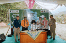 Foto : Bupati Khairunas bersama Kepala BP2SDM Kementerian Kehutanan RI, Drh. Indra Exploitasia, M.Si, meninjau langsung visitor center jalur pendakian Gunung Kerinci,Kamis 22 Oktober 2025 (Dok : Facebook Khairunnas)