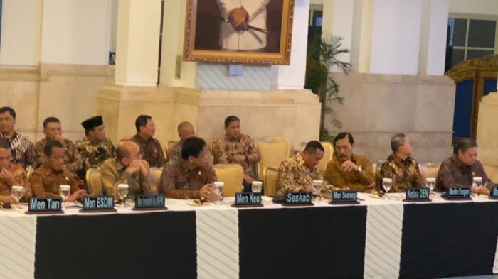 Foto : Rapat Menteri dengan Presiden (Dok Tribunnnews.com)