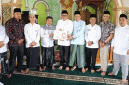 Foto : Wako Alfin Safari Jumat di Masjid Baitul Jalal Desa Sandaran Galeh, Kecamatan Kumun Debai, Jumat 24 Oktober 2025 (Dok Humas & Protokol Setda Sungai Penuh)