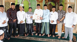 Foto : Wako Alfin Safari Jumat di Masjid Baitul Jalal Desa Sandaran Galeh, Kecamatan Kumun Debai, Jumat 24 Oktober 2025 (Dok Humas & Protokol Setda Sungai Penuh)