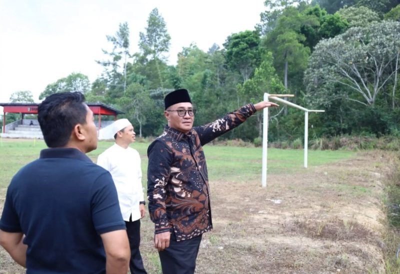 Foto : Walikota Sungai Penuh Alfin Meninjau Stadion mini,Jumat 17 Oktober 2025 (Dok : Humas & Protokol )