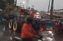 Foto : Truk dan kereta api no 100 Harina relasi Bandung - Surabaya terlibat kecelakaan di perlintasan sebidang no 5 Kaligawe, Kota Semarang, Jawa Tengah pada Selasa 21 Oktober 2025 (Dok screenshot akun Instagram @infokejadian_genuk)