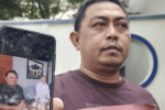 Foto : Dwi Purwanto, warga Kabupaten Pekalongan, korban dugaan penipuan seleksi taruna Akpol Semarang menunjukkan bukti pertemuan dengan para pelaku di Semarang. (Dok :ANTARA/I.C. Senjaya).  