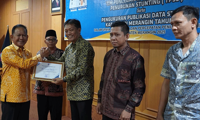 Foto : Khafid membuka rapat koordinasi Tim Pencegahan dan Percepatan Penurunan Stunting (TP3S) Kabupaten Merangin 2025 di Aula Depati Payung Bappeda, Kamis 23 Oktober 2025 (Dok : Diskominfo Merangin)