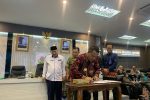 Foto : Walikota Sungai Penuh, Alfin, SH, menghadiri kegiatan Launching dan Penandatanganan Komitmen Peta Jalan Pembangunan Kependudukan (PJPK) serta Rencana Aksi Daerah (RAD) Grand Design Pembangunan Kependudukan (GDPK) Provinsi Jambi Tahun 2025–2029, Dok Istimewa)