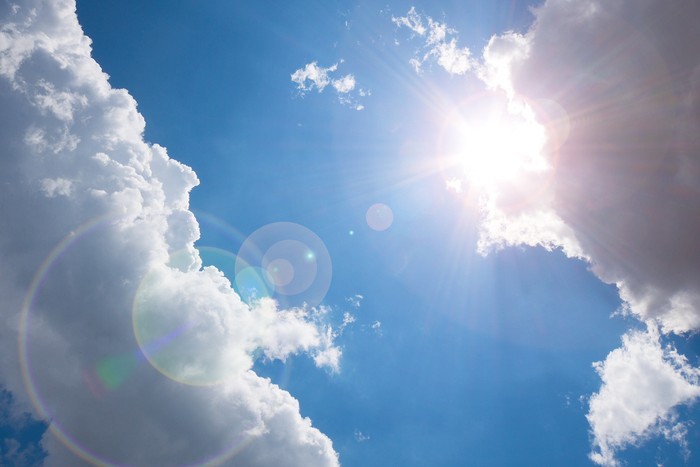 Foto: Getty Images/iStockphoto/krungchingpixs/Matahari di Siang Hari  
