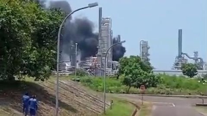 Foto : Kebakaran di kilang minyak PT Trans Pacific Petrochemical Indotama (TPPI) Tuban (Dok. Istimewa)  