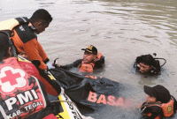 Foto : Evakuasi Dua Remaja Tenggelam (Dok : Istimewa)