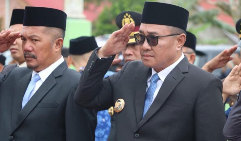 Foto : Bupati Kerinci dan Walikota Sungai Penuh Monadi Ziarah Ke Makam Pahlawan di Semumu Senin 10 Oktober 2025 (Sumber : Jambisun.id)